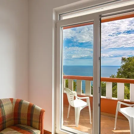 Guest house Metaxi Suits 3*