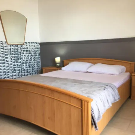 Metaxi Suits 3* Budva