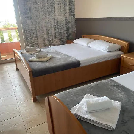 Guest house Metaxi Suits 3*