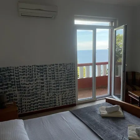Metaxi Suits Guest house 3*