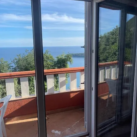 Metaxi Suits Guest house