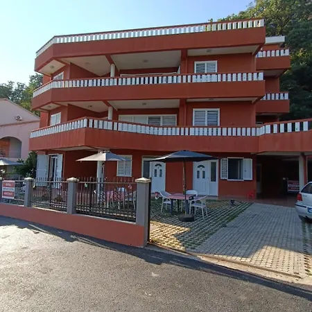 Guest house Metaxi Suits 3*